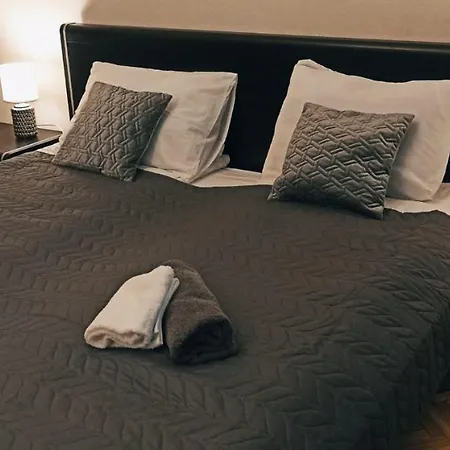 Ideally Located Center 2 Bedrooms Spacious Lägenhet Riga